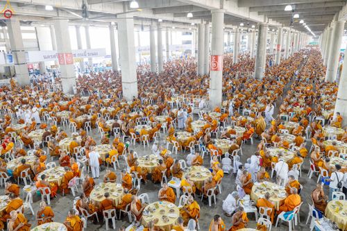 ภาพ No.323779:วันที่ 22 เมษายน พ.ศ.2569(วันคุ้มครองโลก) งานถวายมหาสังฆทาน 40,000 กว่าวัดทั่วประเทศ คณะสงฆ์ฉันภัตตาหารเพล