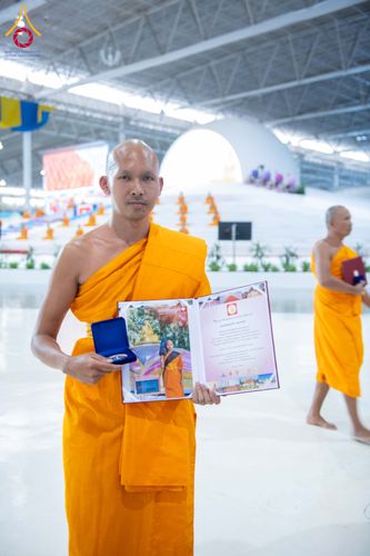 ภาพ No.308754:วันที่ 1 กุมภาพันธ์ พ.ศ. 2569 พิธีรับประกาศนียบัตร และพระของขวัญพระธรรมยาตรา ณ สภาธรรมกายสากล วัดพระธรรมกาย จ.ปทุมธานี