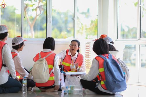 ภาพ No.300590:ภาพเบื้องหลังอาสาสมัครรวมใจ ชุดที่ 3 ในโครงการธรรมยาตรา กตัญญูบูชา มหาปูชนียาจารย์ พระมงคลเทพมุนี(สด จนฺทสโร) พระผู้ปราบมาร อนุสรณ์สถาน 7 แห่ง ปีที่ 14