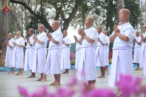 ภาพ No.298106:วันเสาร์ที่ 17 มกราคม พ.ศ. 2569 พิธีบรรพชาอุปสมบท โครงการอุปสมบทหมู่ บูชาธรรมครบ 117 ปี คุณยายอาจารย์มหารัตนอุบาสิกาจันทร์ ขนนกยูง  ณ อุโบสถพระไตรปิฎก วัดพระธรรมกาย