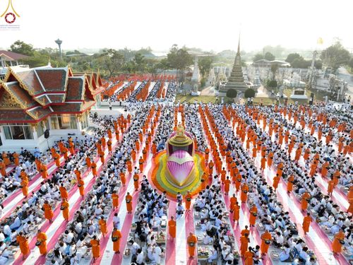 ภาพ No.72071:พิธีตักบาตรพระธรรมยาตราฯ ในโครงการธรรมยาตรากตัญญูบูชา มหาปูชนียาจารย์ พระมงคลเทพมุนี(สด จนฺทสโร) พระผู้ปราบมาร ปีที่ 11 ณ อนุสรณ์สถานลำดับที่ 3 สถานที่เกิดใหม่ในเพศสมณะ วัดสองพี่น้อง อ.สองพี่น้อง จ.สุพรรณบุรี วันที่ 18 มกราคม พ.ศ. 2566