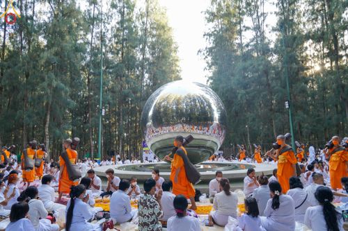 ภาพ No.105727:พิธีต้อนรับพระธรรมยาตรา ในโครงการธรรมยาตรากตัญญูบูชา มหาปูชนียาจารย์ พระมงคลเทพมุนี(สด จนฺทสโร) พระผู้ปราบมาร อนุสรณ์สถาน 7 แห่ง ปีที่ 12 วันที่ 3 มกราคม พ.ศ. 2567 ณ อนุสรณ์สถานโลตัสแลนด์ จ.สุพรรณบุรี