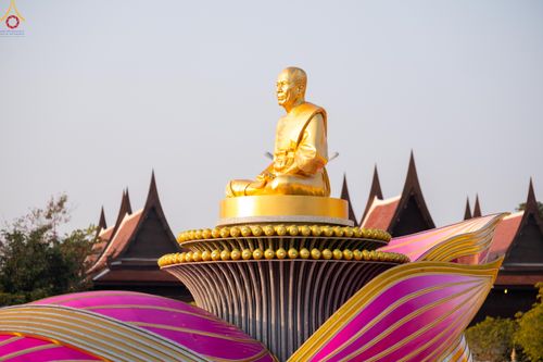 ภาพ No.294447:วันที่ 14 มกราคม พ.ศ. 2569 พิธีตักบาตรพระธรรมยาตรา ณ วัดสองพี่น้อง ต.ต้นตาล อ.สองพี่น้อง จ.สุพรรณบุรี ในโครงการธรรมยาตรา กตัญญูบูชา มหาปูชนียาจารย์ พระมงคลเทพมุนี(สด จนฺทสโร) พระผู้ปราบมาร อนุสรณ์สถาน 7 แห่ง ปีที่ 14