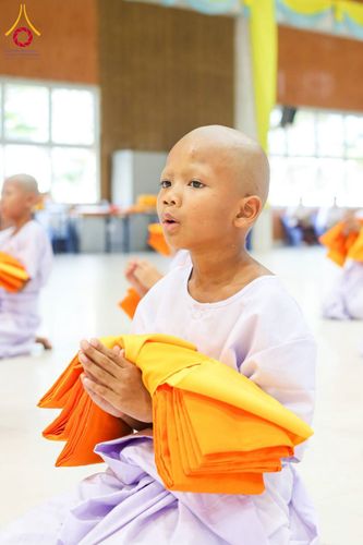 ภาพ No.317505:วันอาทิตย์ ที่ 29 มีนาคม พ.ศ.2569  พิธีปลงผม , พิธีขอขมามอบบาตรและผ้าไตร , พิธีบรรพชา ณ ศูนย์ปฏิบัติธรรมสมุทรปราการ จำนวน 42 รูป