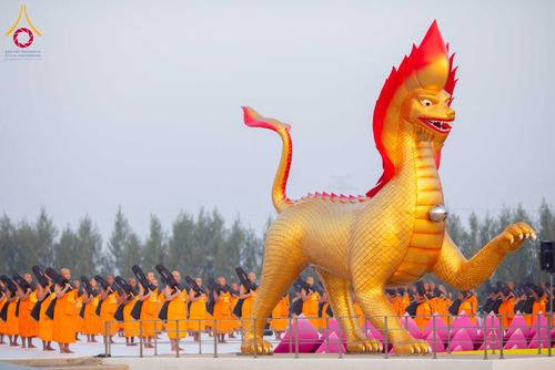 ภาพ No.299845:วันที่ 19 มกราคม พ.ศ.2569 พระธรรมยาตราปฏิบัติธรรมและถ่ายภาพหมู่ประวัติศาสตร์ ณ อนุสรณ์สถานลำดับที่ 5 สถานที่เผยแผ่วิชชาธรรมกายครั้งแรก  อนุสรณ์สถานบางปลาวัดบางปลา อ.บางเลน จ.นครปฐม ในโครงการธรรมยาตรา กตัญญูบูชา มหาปูชนียาจารย์ พระมงคลเทพมุนี(สด จนฺทสโร) 