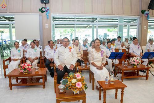 ภาพ No.328251:วันเสาร์ที่ 9 พฤษภาคม พ.ศ. 2569 พิธีตักบาตรแด่คณะสงฆ์ 323 วัด 4 จังหวัดชายแดนภาคใต้ พิธีถวายสังฆทานแด่คณะสงฆ์ 323 วัด ปีที่ 22 ครั้งที่ 185 พิธีมอบกองทุนหนุนแรงใจช่วยครูใต้ ปีที่ 19 ครั้งที่ 148 ณ ศูนย์ปฏิบัติธรรมภาคใต้