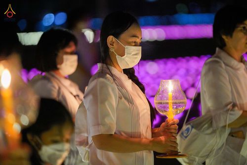 ภาพ No.81846:พิธีจุดวิสาขประทีปและเวียนประทักษิณ เนื่องในวันวิสาขบูชา วันเสาร์ที่ 3 มิถุนายน 2566 ณ ลานธรรมพระมหาธรรมกายเจดีย์ วัดพระธรรมกาย จ.ปทุมธานี