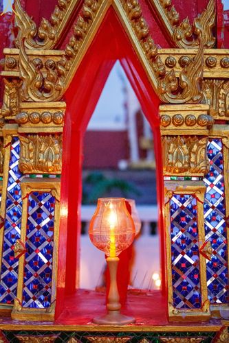 ภาพ No.73460:พิธีจุดประทีปถวายเป็นพุทธบูชา และบูชาธรรมมหาปูชนียาจารย์ ในโครงการธรรมยาตรากตัญญูบูชา มหาปูชนียาจารย์ พระมงคลเทพมุนี(สด จนฺทสโร) พระผู้ปราบมาร ปีที่ 11 ณ อนุสรณ์สถานลำดับที่ 4 สถานที่เกิดด้วยกายธรรม วัดโบสถ์ (บน) บางคูเวียง อ.บางกรวย จ.นนทบุรี วันที่ 21 