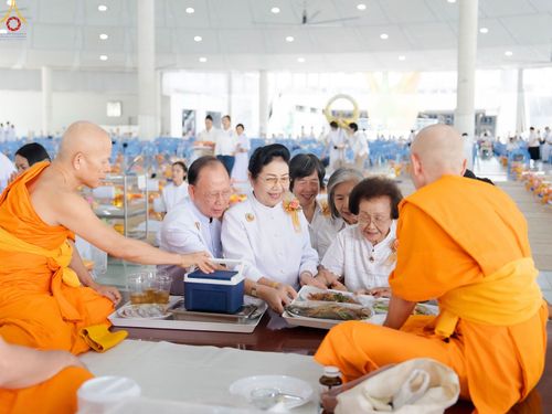 ภาพ No.348273:วันที่ 10 กันยายน พ.ศ.2569 พิธีสวดพระพุทธมนต์ และถวายภัตตาหารเป็นสังฆทาน เนื่องในวันครบ 26 ปี วันคล้ายละสังขาร คุณยายอาจารย์มหารัตนอุบาสิกาจันทร์ ขนนกยูง ณ หอฉันคุณยายอาจารย์ฯ วัดพระธรรมกาย