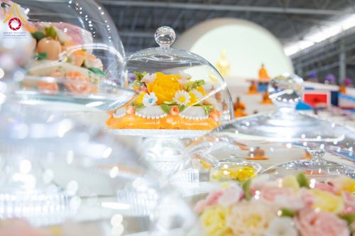 ภาพ No.318384:วันอาทิตย์ต้นเดือนที่ 5 เมษายน พ.ศ.2569 พิธีบูชาข้าวพระ ณ สภาธรรมกายสากล วัดพระธรรมกาย