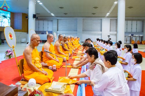 ภาพ No.90881:พิธีบำเพ็ญกุศลสวดพระอภิธรรม  อุบาสกถาวร พรหมถาวร (อุบาสกผู้ปั้นพระ) คืนที่ 5 วันพุธที่ 18 ตุลาคม พ.ศ. 2566 ณ ห้องแก้วสารพัดนึก 1 สภาธรรมกายสากล วัดพระธรรมกาย จ.ปทุมธานี