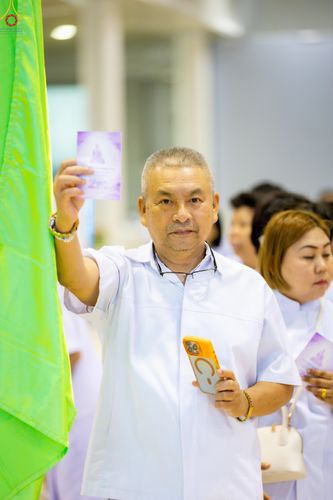 ภาพ No.311645:วันอาทิตย์ต้นเดือนที่ 1 มีนาคม พ.ศ.2569 สัมมนาพิเศษ พิธีมอบรูปหล่อโลหะหลวงปู่วัดปากน้ำ พระมงคลเทพมุนี พิธีมุทิตาสักการะในโอกาสพระครูปลัดรัตนวีรวัฒน์(รังสฤษดิ์ อิทธิจินฺตโก) เจ้าอาวาสวัดพระธรรมกาย  ดำรงตำแหน่งเป็น “ที่ปรึกษาเจ้าคณะจังหวัดปทุมธานี”  ณ ห้อง