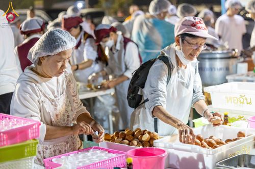 ภาพ No.295461:วันที่ 16 มกราคม พ.ศ. 2569 พิธีถวายภัตตาหารเป็นสังฆทาน แด่พระธรรมยาตรา ณ วัดโบสถ์บน ต.บางคูเวียง จ.นนทบุรี อนุสรณ์สถานลำดับที่ 4 สถานที่เกิดด้วยกายธรรม ในโครงการธรรมยาตรา กตัญญูบูชา มหาปูชนียาจารย์ พระมงคลเทพมุนี(สด จนฺทสโร) พระผู้ปราบมาร อนุสรณ์สถาน 7 แ