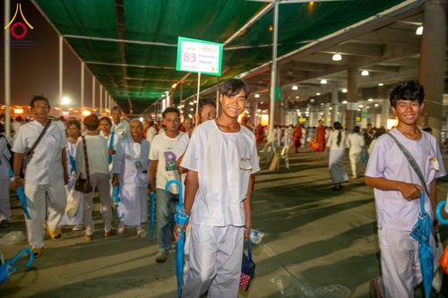 ภาพ No.324495:วันที่ 22 เมษายน พ.ศ.2569 (วันคุ้มครองโลก) บรรยากาศพระสังฆาธิการและสาธุชน การเดินทางกลับ งานถวายมหาสังฆทาน 40,000 กว่าวัดทั่วประเทศ วัดพระธรรมกาย