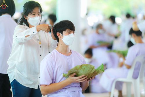 ภาพ No.63582:พิธีปลงผมนาคธรรมทายาท โครงการอุปสมบทบูชาธรรม มหาปูชนียาจารย์ประจำปี 2565 วันที่ 19 พฤศจิกายน พ.ศ. 2565 ณ สภาธรรมกายสากล วัดพระธรรมกาย