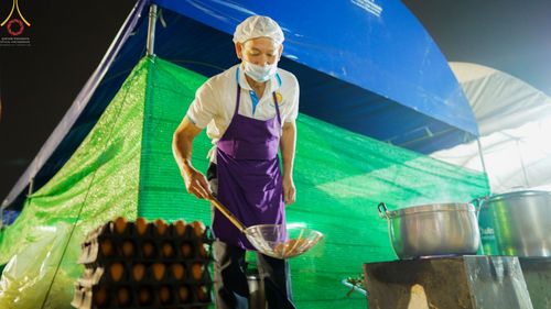 ภาพ No.69901:พิธีถวายภัตตาหารเป็นสังฆทาน แด่คณะพระธรรมยาตราฯ ในโครงการธรรมยาตราฯ ปีที่ 11 ณ อนุสรณ์สถานมหาวิหารพระมงคลเทพมุนี อ.สองพี่น้อง จ.สุพรรณบุรี วันที่ 9 มกราคม พ.ศ. 2566