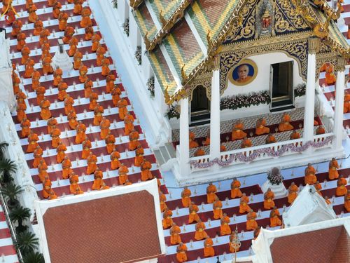 ภาพ No.73227:พิธีจุดประทีปถวายเป็นพุทธบูชา และบูชาธรรมมหาปูชนียาจารย์ ในโครงการธรรมยาตรากตัญญูบูชา มหาปูชนียาจารย์ พระมงคลเทพมุนี(สด จนฺทสโร) พระผู้ปราบมาร ปีที่ 11 ณ อนุสรณ์สถานลำดับที่ 4 สถานที่เกิดด้วยกายธรรม วัดโบสถ์ (บน) บางคูเวียง อ.บางกรวย จ.นนทบุรี วันที่ 21 