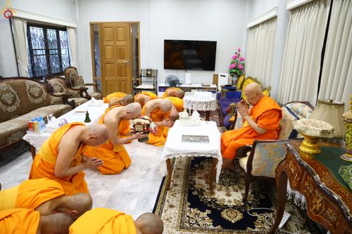 ภาพ No.286246:วันที่ 12 กรกฎาคม พศ.2568 (แรม 2 ค่ำ เดือน 8) พระภิกษุวัดพระธรรมกาย ทำวัตรพระผู้ใหญ่ เนื่องในวันเข้าพรรษา
