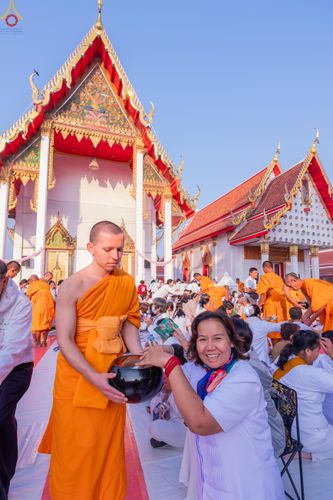 ภาพ No.294531:วันที่ 14 มกราคม พ.ศ. 2569 พิธีตักบาตรพระธรรมยาตรา ณ วัดสองพี่น้อง ต.ต้นตาล อ.สองพี่น้อง จ.สุพรรณบุรี ในโครงการธรรมยาตรา กตัญญูบูชา มหาปูชนียาจารย์ พระมงคลเทพมุนี(สด จนฺทสโร) พระผู้ปราบมาร อนุสรณ์สถาน 7 แห่ง ปีที่ 14