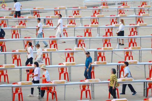 ภาพ No.322553:วันที่ 17 เมษายน พ.ศ.2569 การเรียงกล่องไทยธรรม เรียงน้ำดื่ม เรียงร่ม ณ ลานธรรมพระมหาธรรมกายเจดีย์ เพื่องานถวายมหาสังฆทาน 40,000 กว่าวัดทั่วประเทศ วันคุ้มครองโลก 22 เมษายน พ.ศ.2569 วัดพระธรรมกาย