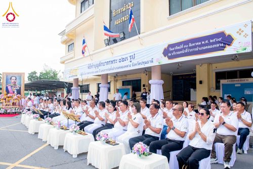 ภาพ No.346944:วันอาทิตย์ที่ 30 สิงหาคม พ.ศ. 2569  พิธีทำบุญตักบาตรพระ 123 รูป เนื่องในโอกาสครบรอบ 122 ปี แห่งการก่อตั้งอำเภอคลองหลวง จังหวัดปทุมธานี ณ บริเวณหน้าที่ว่าการอำเภอคลองหลวง