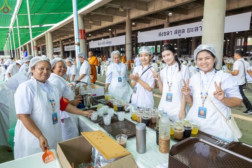 ภาพ No.323690:วันที่ 22 เมษายน พ.ศ.2569(วันคุ้มครองโลก) งานถวายมหาสังฆทาน 40,000 กว่าวัดทั่วประเทศ คณะสงฆ์ฉันภัตตาหารเพล