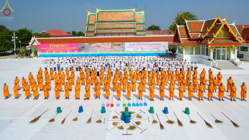 ภาพ No.71560:พระธรรมยาตรา ปฏิบัติศาสนกิจ ทำนุบำรุงศาสนสถาน, ปฏิบัติธรรม ร่วมกับชุมชน,นักเรียนเด็กดีวีสตาร์ และร่วมพิธีทอดผ้าป่าบำรุงศาสนสถาน ในโครงการธรรมยาตรากตัญญูบูชา มหาปูชนียาจารย์ พระมงคลเทพมุนี(สด จนฺทสโร) พระผู้ปราบมาร อนุสรณ์สถาน 7 แห่ง ปีที่ 11 ณ วัดสองพี่น