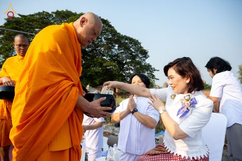 ภาพ No.318084:วันเสาร์ที่ 4 เมษายน พ.ศ. 2569 งานทำบุญเมืองใจกลางอยุธยา  ตักบาตรพระ 1,109 รูป ณ ถนนชีกุน หน้าวัดมหาธาตุ และวัดราชบูรณะ