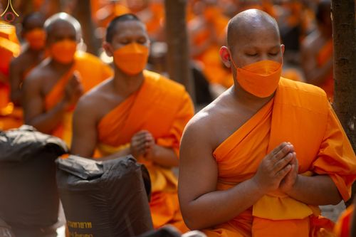 ภาพ No.70818:พิธีต้อนรับพระธรรมยาตรา ในโครงการธรรมยาตรากตัญญูบูชา มหาปูชนียาจารย์ พระมงคลเทพมุนี(สด จนฺทสโร) พระผู้ปราบมาร อนุสรณ์สถาน 7 แห่ง ปีที่ 11 วันที่ 14 มกราคม พ.ศ. 2566 ณ อนุสรณ์สถานลำดับที่ 3 สถานที่เกิดในเพศสมณะ วัดสองพี่น้อง อ.สองพี่น้อง จ.สุพรรณบุรี