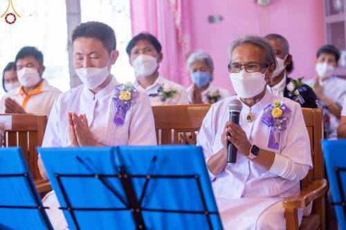 ภาพ No.73699:พิธีเจริญพระพุทธมนต์ ปฏิบัติธรรม มอบทุนการศึกษา ถวายสังฆทาน 106 วัด เพื่อถวายเป็นพุทธบูชา และขับเคลื่อนโครงการหมู่บ้านรักษาศีล 5  โดยคณะสงฆ์จังหวัดนนทบุรี คณะศิษยานุศิษย์วัดพระธรรมกาย โครงการธรรมยาตราฯ ปีที่ 11 ณ วัดตะเคียน อ.บางกรวย จ.นนทบุรี วันที่ 21 