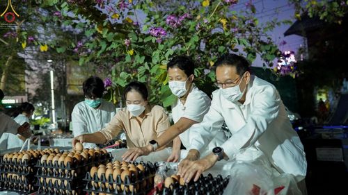 ภาพ No.72131:พิธีถวายภัตตาหารเป็นสังฆทาน แด่คณะพระธรรมยาตราฯ ในโครงการธรรมยาตรากตัญญูบูชา มหาปูชนียาจารย์ พระมงคลเทพมุนี(สด จนฺทสโร) พระผู้ปราบมาร อนุสรณ์สถาน 7 แห่ง ปีที่ 11 วันที่ 18 มกราคม พ.ศ. 2566