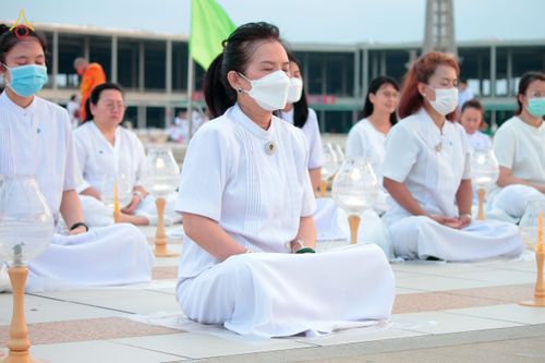 ภาพ No.81757:พิธีจุดวิสาขประทีปและเวียนประทักษิณ เนื่องในวันวิสาขบูชา วันเสาร์ที่ 3 มิถุนายน 2566 ณ ลานธรรมพระมหาธรรมกายเจดีย์ วัดพระธรรมกาย จ.ปทุมธานี