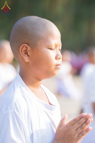 ภาพ No.318651:วันที่ 29 มีนาคม พ.ศ. 2569 พิธีเวียนประทักษิณ มอบผ้าไตร บรรพชาสามเณร  ณ ศูนย์อบรมเยาวชนกาญบุรี