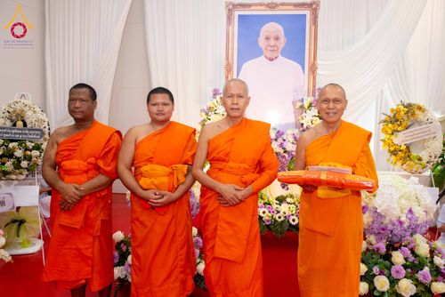 ภาพ No.316190:วันเสาร์ที่ 28 มีนาคม พ.ศ. 2569 พิธีบำเพ็ญกุศล คุณพ่อณรงค์ จินตมากุล  สิริอายุ 99 ปี 11 เดือน โยมบิดา พระครูปลัดรัตนวีรวัฒน์ (รังสฤษดิ์ อิทฺธิจินตโก) ที่ปรึกษาเจ้าคณะจังหวัดปทุมธานี เจ้าอาวาสวัดพระธรรมกาย  ณ ห้องปลูกศรัทธา 2 วัดพระธรรมกาย ปทุมธานี