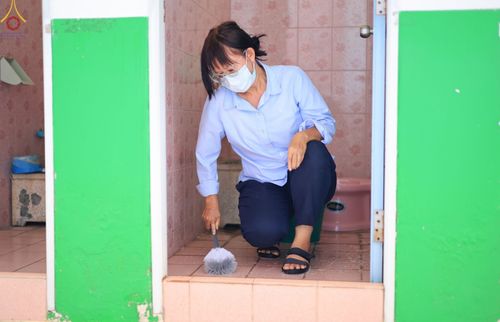 ภาพ No.65942:เจ้าหน้าที่สำนักศรัทธาภิบาล เตรียมงานอุปสมบท ที่วัดป่าโมกวรวิหาร จ.อ่างทอง วันที่ 6 ธันวาคม พ.ศ.2565