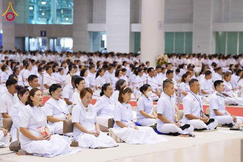ภาพ No.337969:วันอาทิตย์ต้นเดือน 5 กรกฎาคม พ.ศ.2569 สัมมนาพิเศษ พิธีมอบพระของขวัญ ณ ห้องแก้วสารพัด1 วัดพระธรรมกาย
