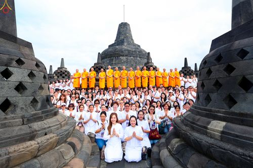 ภาพ No.331599:วันอาทิตย์ที่ 31 พฤษภาคม พ.ศ. 2569 เทศกาลวิสาขบูชานานาชาติ มหาเจดีย์บุโรพุทโธ (Borobudur) ในจังหวัดชวากลาง ประเทศอินโดนีเซีย