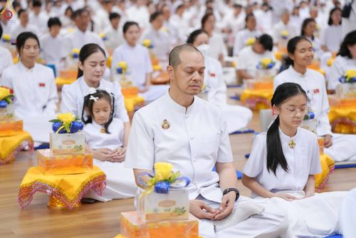 ภาพ No.343545:วันที่ 16 สิงหาคม พ.ศ.2569 พิธีถวายคิลานเภสัช และอุปกรณ์ทางการแพทย์ ณ ห้องแก้วสารพัดนึก2 วัดพระธรรมกาย