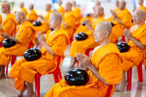 ภาพ No.345316:วันพฤหัสบดีที่ 27 สิงหาคม พ.ศ.2569 พิธีตักบาตรในวันธรรมชัย ณ สภาธรรมกายสากล วัดพระธรรมกาย ปทุมธานี