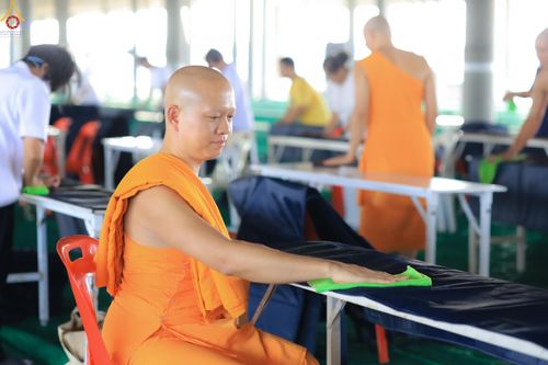 ภาพ No.322705:วันที่ 15-18 เมษายน พ.ศ.2569 การเเตรียมโต๊ะฉัน , เตรียมจุดพักค้าง , เรียงเก้าอี้ , เรียงกล่องไทยธรรม  เพื่องานถวายมหาสังฆทาน 40,000 กว่าวัดทั่วประเทศ วันคุ้มครองโลก 22 เมษายน พ.ศ.2569 วัดพระธรรมกาย