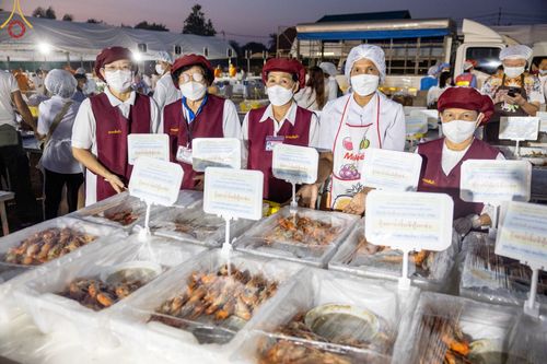 ภาพ No.71145:พิธีถวายภัตตาหารเป็นสังฆทาน แด่คณะพระธรรมยาตราฯ ในโครงการธรรมยาตราฯ ปีที่ 11 ณ อนุสรณ์สถานคลองบางนางแท่น อ.สามพราน จ.นครปฐม วันที่ 14 มกราคม พ.ศ. 2566