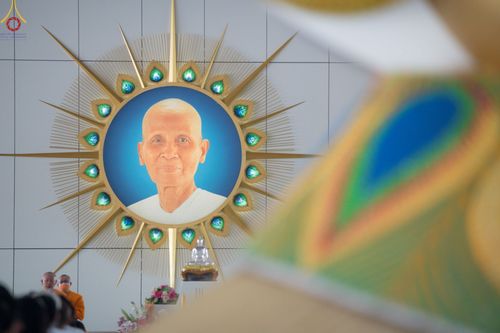 ภาพ No.72788:พิธีเจริญพระพุทธมนต์ และถวายภัตตาหารเป็นสังฆทาน เนื่องในวันคล้ายวันเกิด ครบรอบ 114 ปี คุณยายอาจารย์มหารัตนอุบาสิกาจันทร์ ขนนกยูง วันที่ 19 มกราคม พ.ศ. 2566 ณ หอฉันคุณยายอาจารย์ฯ วัดพระธรรมกาย จ.ปทุมธานี