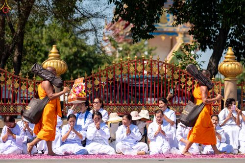 ภาพ No.304230:วันที่ 25 มกราคม พ.ศ. 2569 พิธีต้อนรับพระธรรมยาตรา  รร.สามัคคีราษฏร์บำรุง-วัดพระธรรมกาย ในโครงการธรรมยาตรา กตัญญูบูชา มหาปูชนียาจารย์ พระมงคลเทพมุนี(สด จนฺทสโร) พระผู้ปราบมาร อนุสรณ์สถาน 7 แห่ง ปีที่ 14