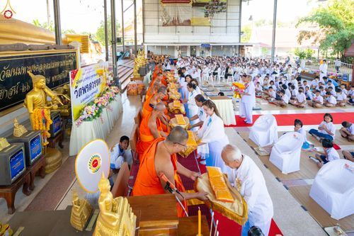 ภาพ No.293294:วันที่ 12 มกราคม พ.ศ. 2569 พิธีทอดผ้าป่าทำนุบำรุงศาสนสถาน ณ วัดพรสวรรค์ อ.สองพี่น้อง จ.สุพรรณบุรี ในโครงการธรรมยาตรา กตัญญูบูชา มหาปูชนียาจารย์ พระมงคลเทพมุนี(สด จนฺทสโร) พระผู้ปราบมาร อนุสรณ์สถาน 7 แห่ง ปีที่ 14