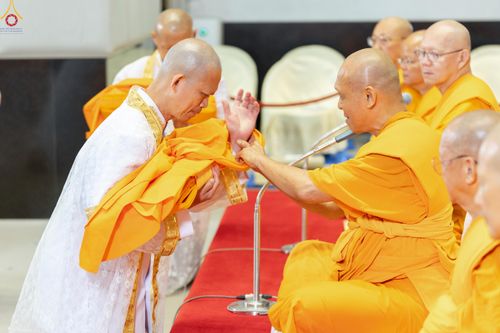 ภาพ No.330757:วันวิสาขบูชา อาทิตย์ที่ 31 พฤษภาคม พ.ศ.2569 พิธีบรรพชาสามเณรอุบาสก 11 ท่าน , พิธีถวายบาตรผ้าไตร และจตุปัจจัยไทยธรรม แด่สามเณร , พิธีอุปสมบทอุทิศชีวิต , พิธีกล่าวคำกัปปิยภัณฑ์  ณ อุโบสถพระไตรปิฎก วัดพระธรรมกาย จังหวัดปทุมธานี