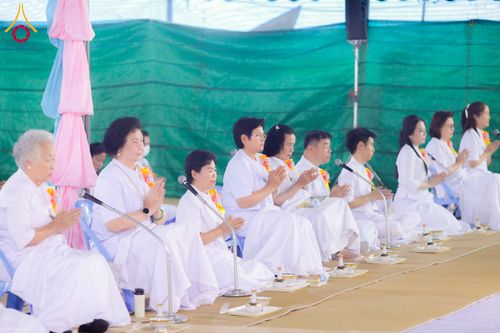 ภาพ No.298502:วันที่ 20 มกราคม พ.ศ. 2569 พิธีถวายภัตตาหารเป็นสังฆทาน แด่พระธรรมยาตรา ณ อนุสรณ์สถานบางปลา วัดบางปลา อำเภอบางเลน จังหวัดนครปฐม ในโครงการธรรมยาตรา กตัญญูบูชา มหาปูชนียาจารย์ พระมงคลเทพมุนี(สด จนฺทสโร) พระผู้ปราบมาร อนุสรณ์สถาน 7 แห่ง ปีที่ 14