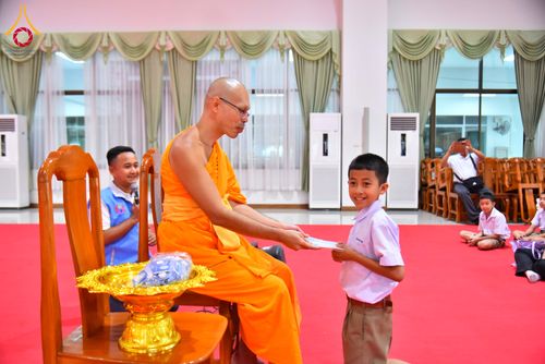 ภาพ No.298749:วันที่ 20 มกราคม พ.ศ. 2569 พิธีทอดผ้าป่าทำนุบำรุงศาสนสถาน ณ วัดไร่ขิง อ.สามพราน จ.นครปฐม ในโครงการธรรมยาตรา กตัญญูบูชา มหาปูชนียาจารย์ พระมงคลเทพมุนี(สด จนฺทสโร) พระผู้ปราบมาร อนุสรณ์สถาน 7 แห่ง ปีที่ 14