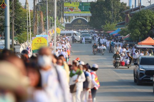 ภาพ No.294551:วันที่ 14 มกราคม พ.ศ. 2569 พิธีตักบาตรพระธรรมยาตรา ณ วัดสองพี่น้อง ต.ต้นตาล อ.สองพี่น้อง จ.สุพรรณบุรี ในโครงการธรรมยาตรา กตัญญูบูชา มหาปูชนียาจารย์ พระมงคลเทพมุนี(สด จนฺทสโร) พระผู้ปราบมาร อนุสรณ์สถาน 7 แห่ง ปีที่ 14