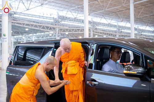 ภาพ No.308646:วันที่ 1 กุมภาพันธ์ พ.ศ. 2569 พิธีรับประกาศนียบัตร และพระของขวัญพระธรรมยาตรา ณ สภาธรรมกายสากล วัดพระธรรมกาย จ.ปทุมธานี