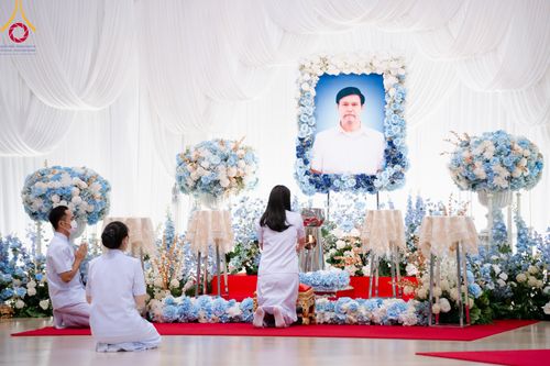 ภาพ No.91046:พิธีบำเพ็ญกุศลสวดพระอภิธรรม  อุบาสกถาวร พรหมถาวร (อุบาสกผู้ปั้นพระ) คืนสุดท้าย วันศุกร์ที่ 20 ตุลาคม พ.ศ. 2566 ณ ห้องแก้วสารพัดนึก 1 สภาธรรมกายสากล วัดพระธรรมกาย จ.ปทุมธานี